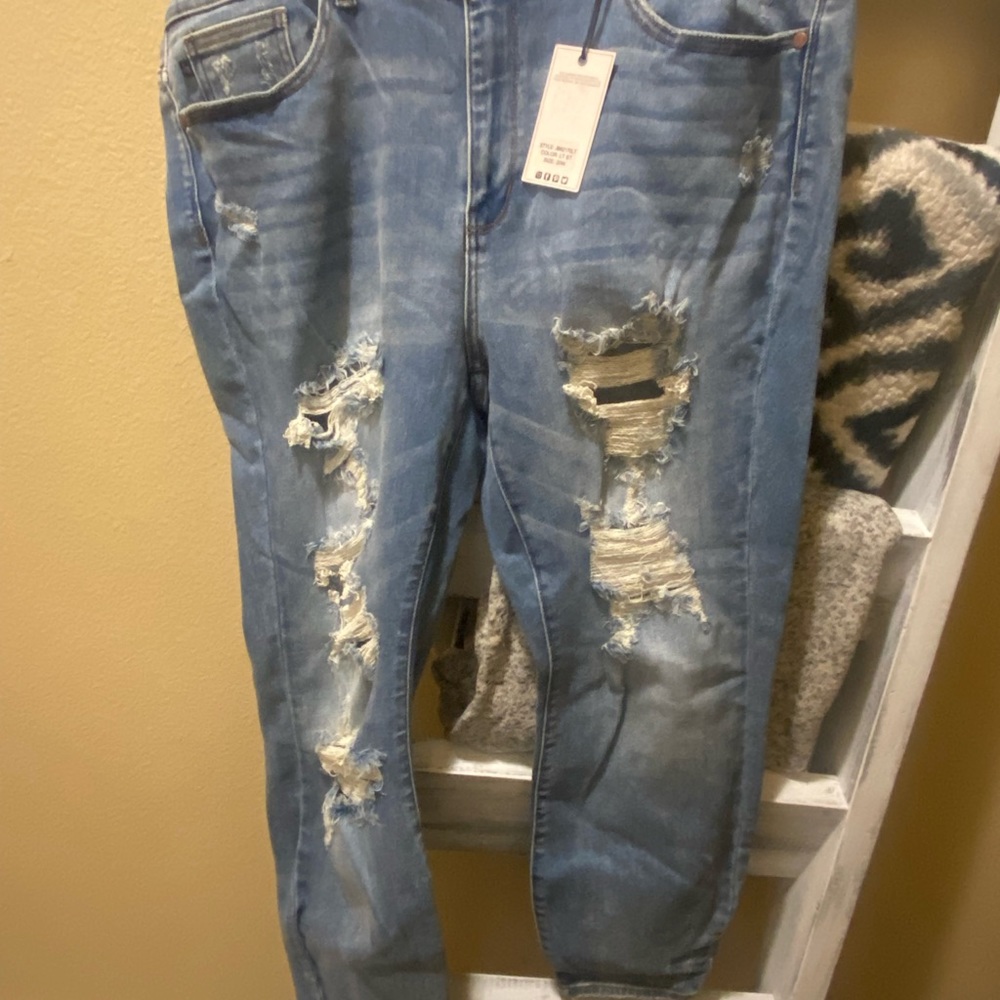 Judy Blue Distressed Boyfriend Jeans